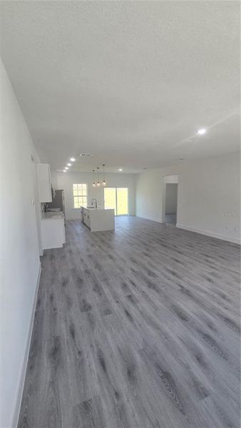 Spacious, unfurnished interior of a new home in , Citrus Springs (Image 14).