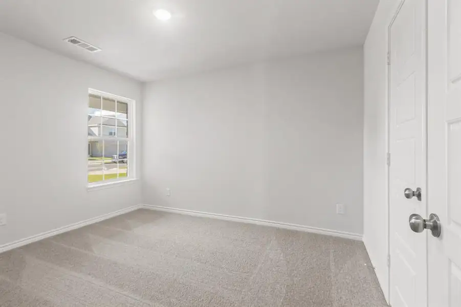 Spacious, unfurnished interior of a new home in Hanna Ranch, Everman (Image 14).