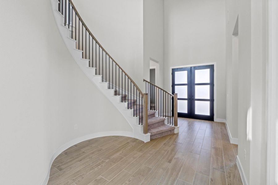 Spacious, unfurnished interior of a new home in Parmer Ranch, Georgetown (Image 27).