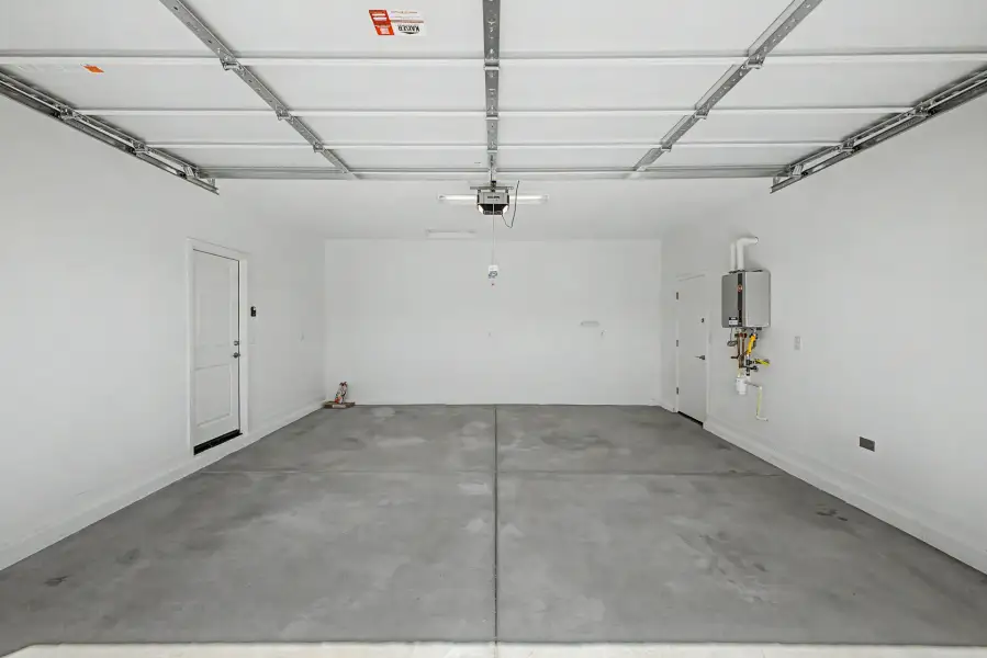 Spacious, unfurnished interior of a new home in Mira Vista at Victory, Buckeye (Image 6).