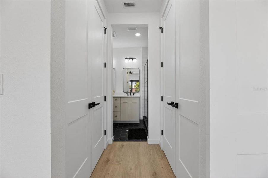 Spacious, unfurnished interior of a new home in , Tampa (Image 22).