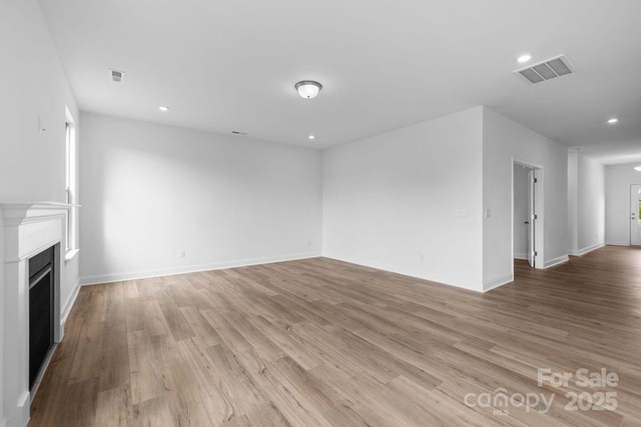 Spacious, unfurnished interior of a new home in Lakeside Glen, York (Image 32). Spacious, unfurnished interior of a new home in Lakeside Glen, York (Image 32).