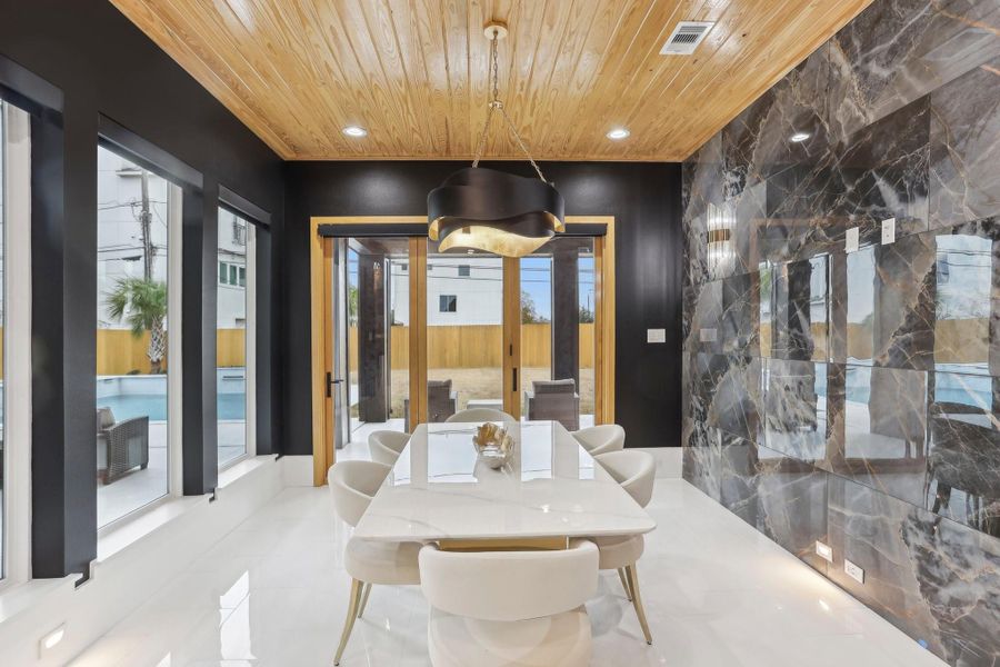 Community amenities in , Houston (Image 25).