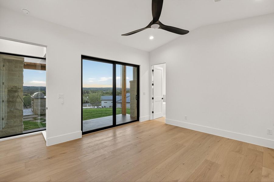 Spacious, unfurnished interior of a new home in , Horseshoe Bay (Image 20).