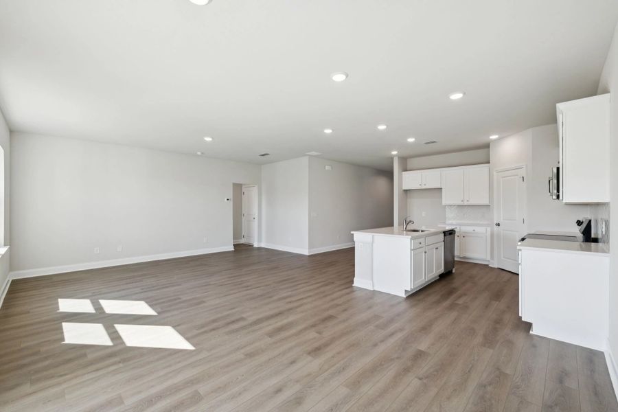 Spacious, unfurnished interior of a new home in Cades Bluff, Lebanon (Image 25).