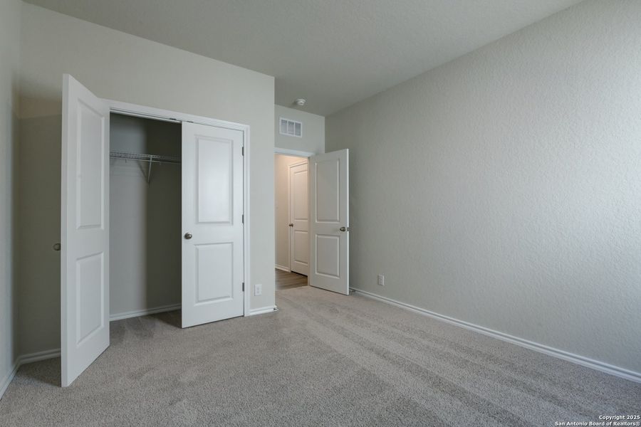 Spacious, unfurnished interior of a new home in Meadows at Hennersby Hollow 40's, San Antonio (Image 32). Spacious, unfurnished interior of a new home in Meadows at Hennersby Hollow 40's, San Antonio (Image 32).
