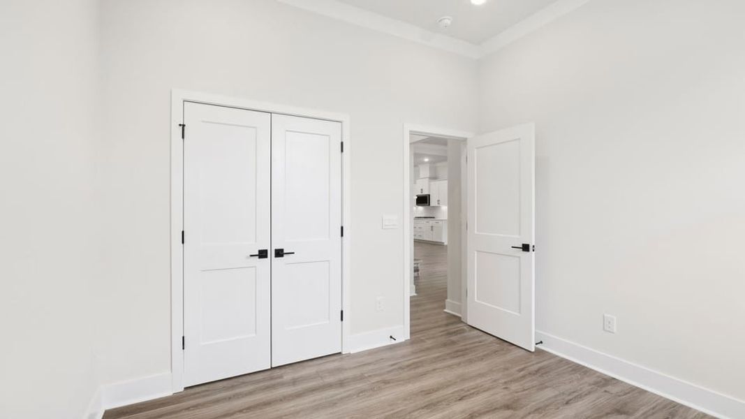 Spacious, unfurnished interior of a new home in Sycamore Cove, Woodruff (Image 30).