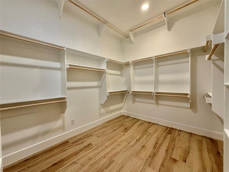 Spacious, unfurnished interior of a new home in , Weatherford (Image 24).