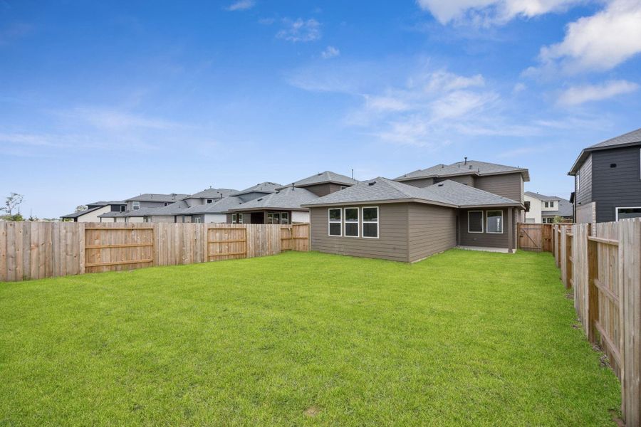 Exterior details and patio area of a home in Saint Tropez, Huffman (Image 3).