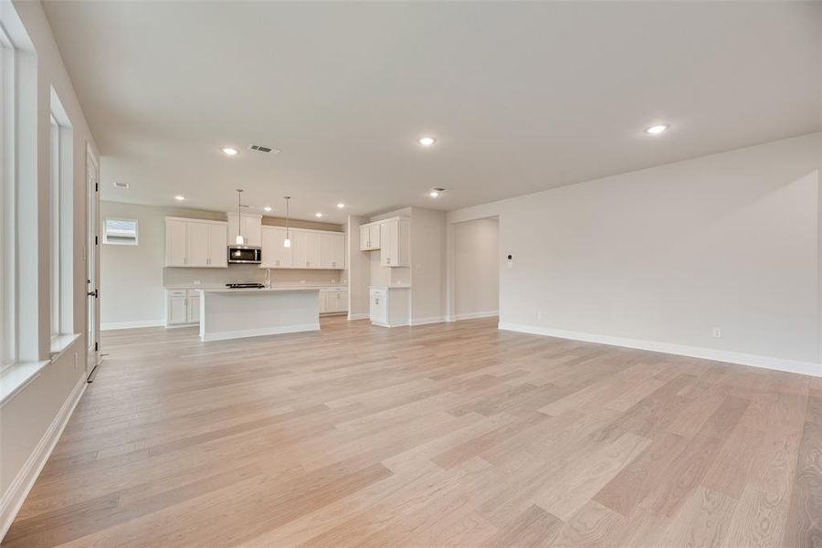 Spacious, unfurnished interior of a new home in Creekside of Crowley, Crowley (Image 27).