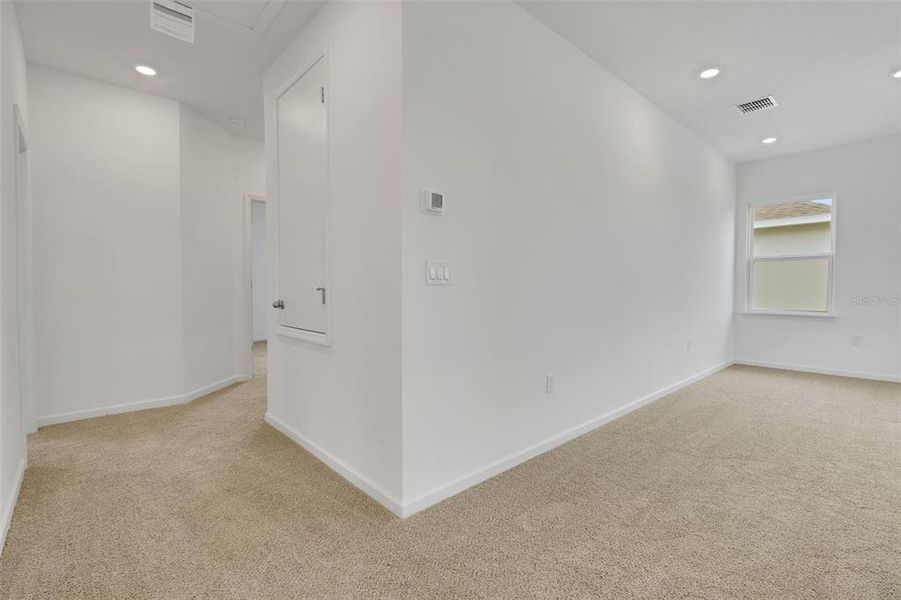 Spacious, unfurnished interior of a new home in Crossroads at Kelly Park, Apopka (Image 21).