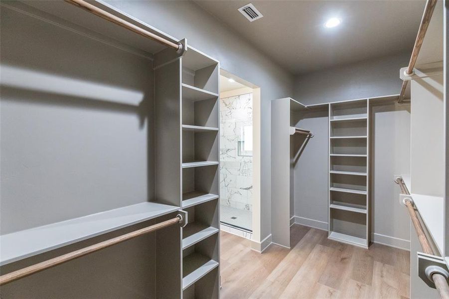 Furnished interior view inside a new home in , Abilene (Image 30).