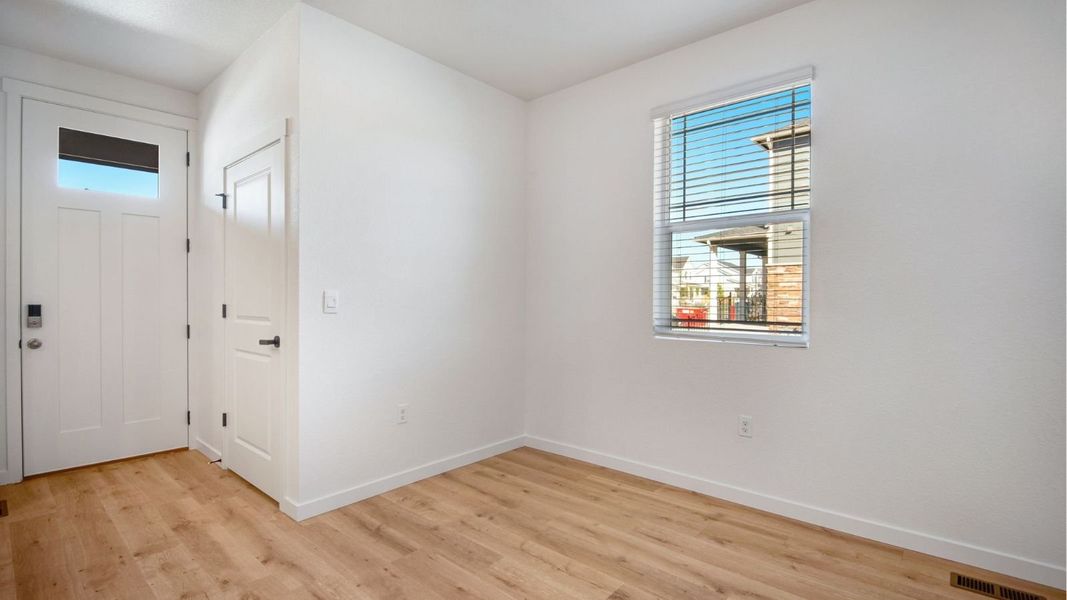 Spacious, unfurnished interior of a new home in Horizon Uptown, Aurora (Image 14).