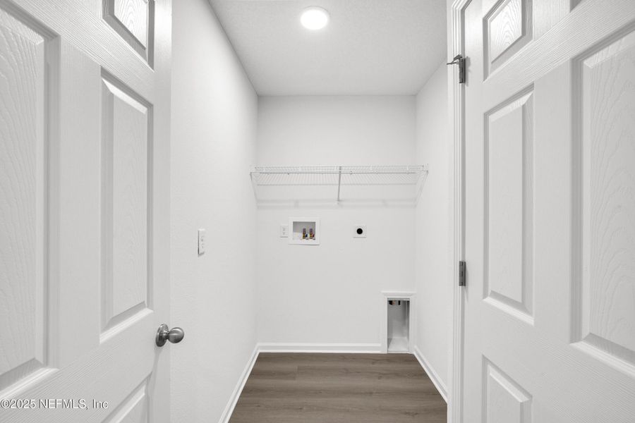 Spacious, unfurnished interior of a new home in , Palatka (Image 32).