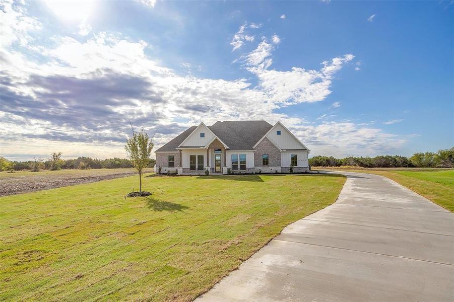 Welcome to the beautiful community of Wild Horse Hills in Godley, Texas.