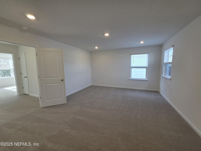 Spacious, unfurnished interior of a new home in Hyland Trail, Green Cove Springs (Image 54).