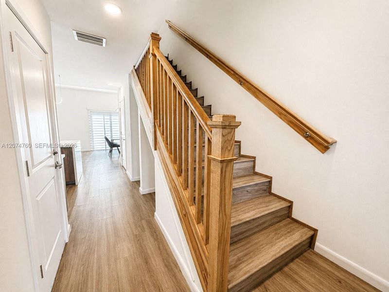 Spacious, unfurnished interior of a new home in , Hollywood (Image 19).