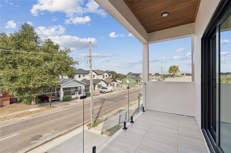 Exterior details and patio area of a home in , Tampa (Image 3).