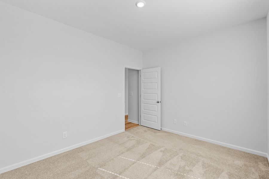 Spacious, unfurnished interior of a new home in Brooke Hill, Lewisville (Image 24).