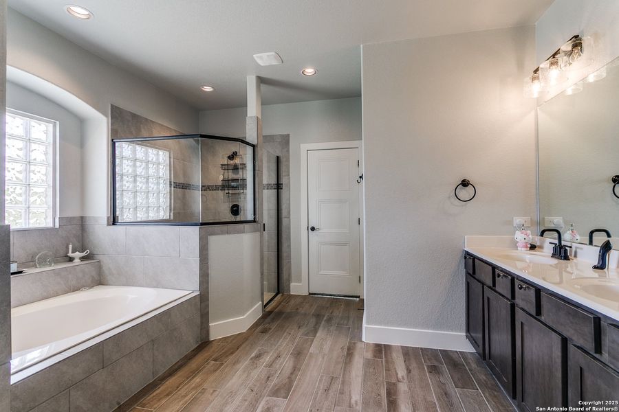 Image 28 of a home in West Pointe Gardens. Image 28 of a home in West Pointe Gardens.