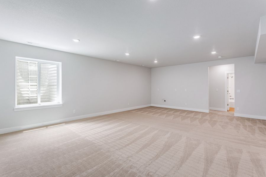 Spacious, unfurnished interior of a new home in The Aurora Highlands, Aurora (Image 24).