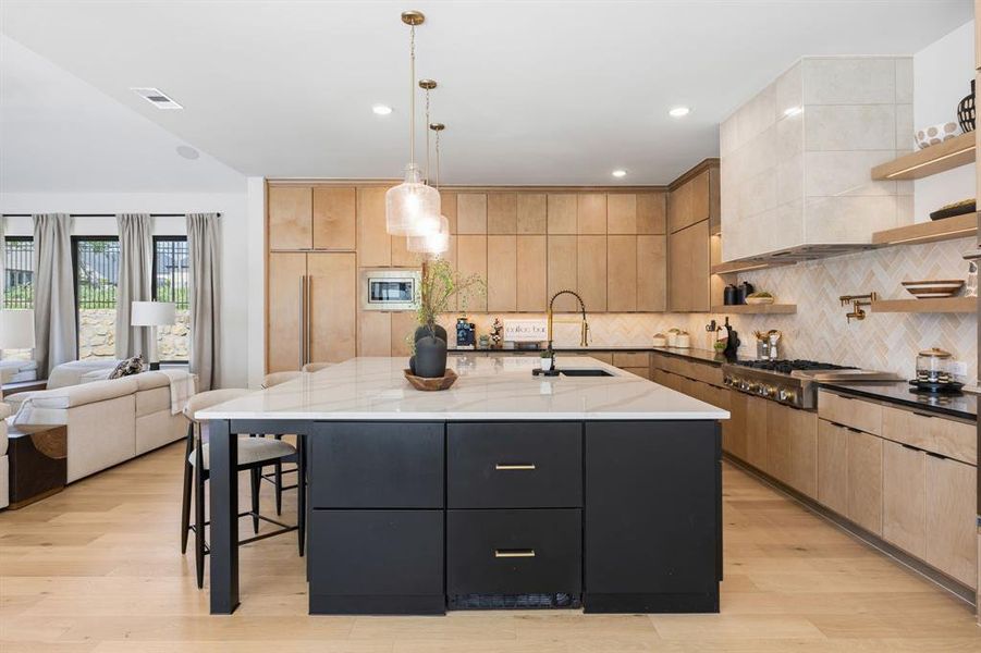 The island has a refrigerated drawer and a freezer drawer! The island has a refrigerated drawer and a freezer drawer!