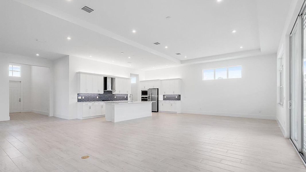 Spacious, unfurnished interior of a new home in Mosaic, Port St. Lucie (Image 17).
