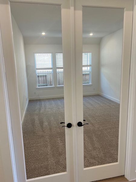 Spacious, unfurnished interior of a new home in Wood Leaf Reserve, Tomball (Image 15).