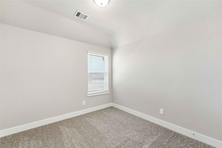 Spacious, unfurnished interior of a new home in Laurel Landing, Alvin (Image 29).