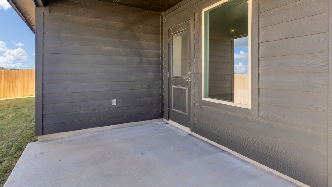 Exterior details and patio area of a home in Everest Heights, Lubbock (Image 4). Exterior details and patio area of a home in Everest Heights, Lubbock (Image 4).