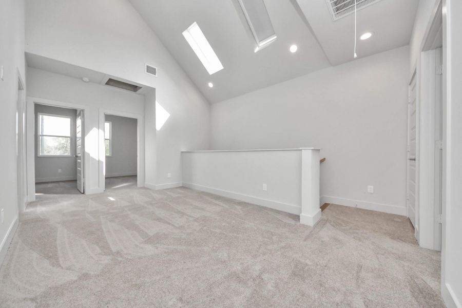 Spacious, unfurnished interior of a new home in Cay Landing, Houston (Image 36).