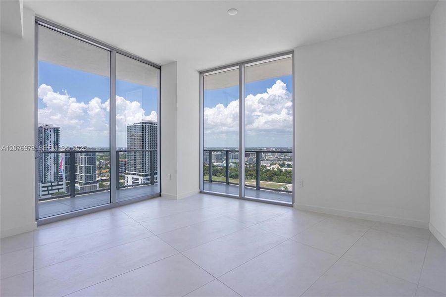 Spacious, unfurnished interior of a new home in , Miami (Image 30).