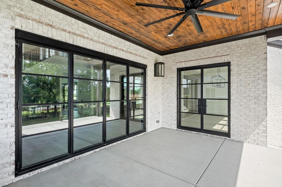 The Wilshire E Outdoor Living Area