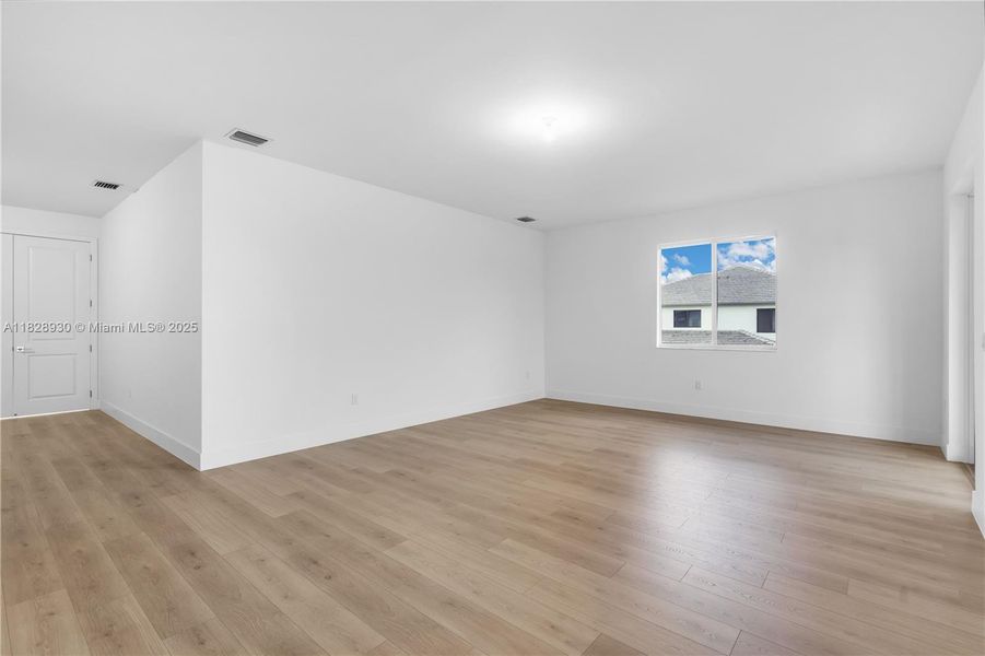 Spacious, unfurnished interior of a new home in , Davie (Image 40).