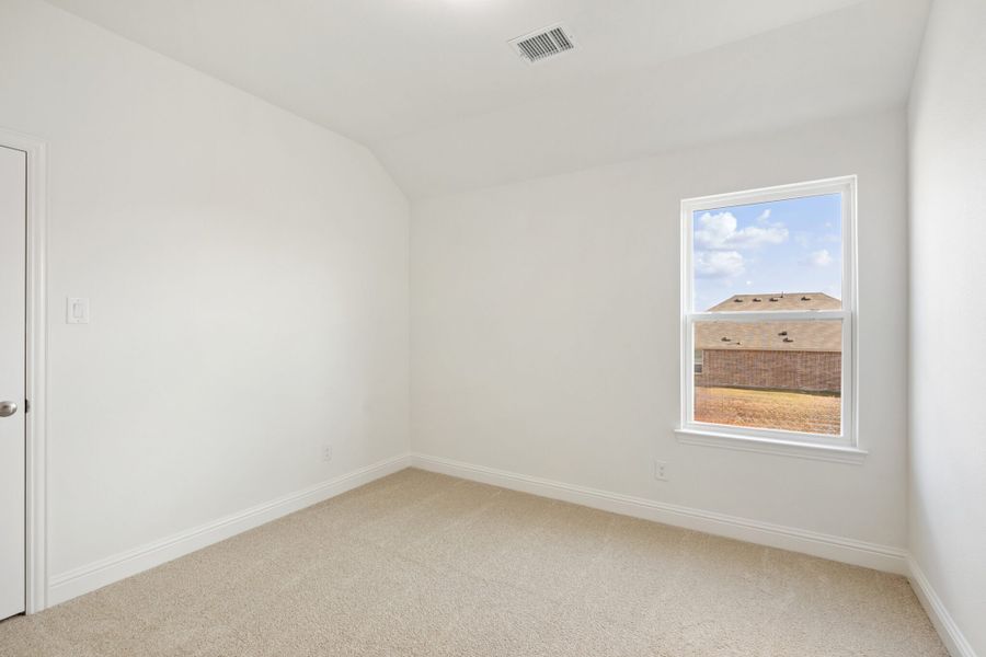 Spacious, unfurnished interior of a new home in Walden Pond, Forney (Image 38).