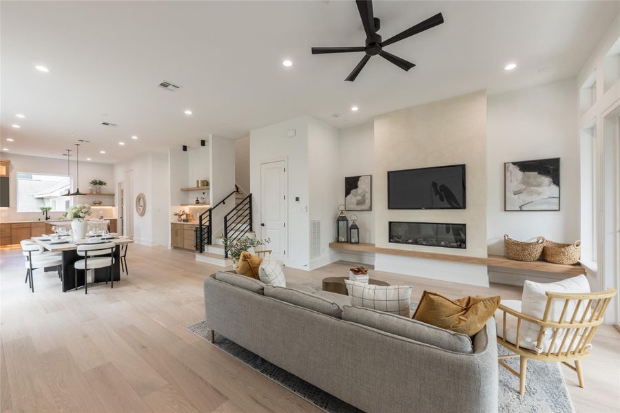 The kind of floor plan that respects how people actually gather. Kitchen, dining, and living hold equal weight across the same level. No host stranded in one zone, no guest walled off in another. Every line of sight ends somewhere worth looking.