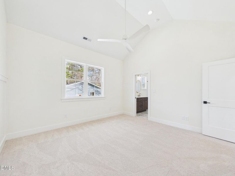 CAM01608G0-PR0128-STILL055