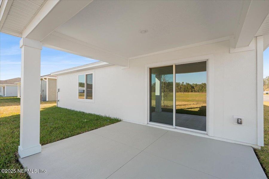 Exterior details and patio area of a home in Azalea Creek, Jacksonville (Image 25).