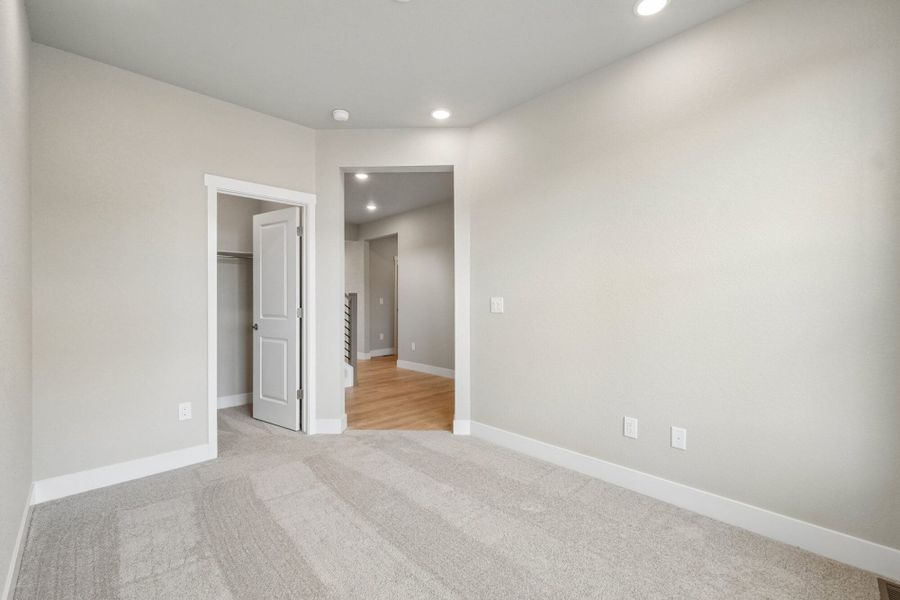 Spacious, unfurnished interior of a new home in The Trails at Aspen Ridge, Colorado Springs (Image 19).