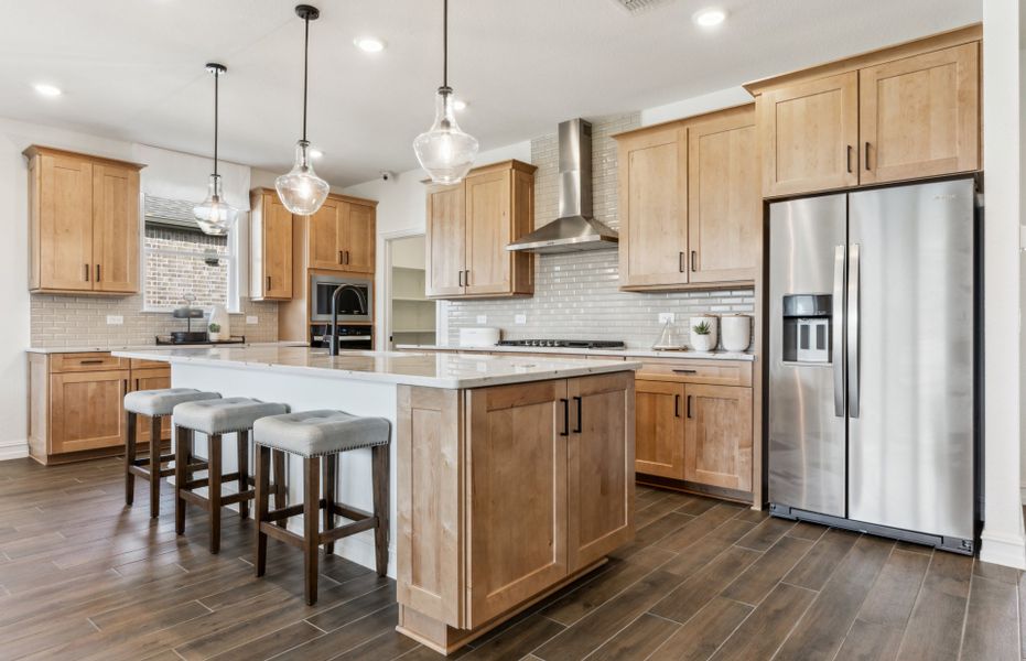 Spacious eat-in island kitchen