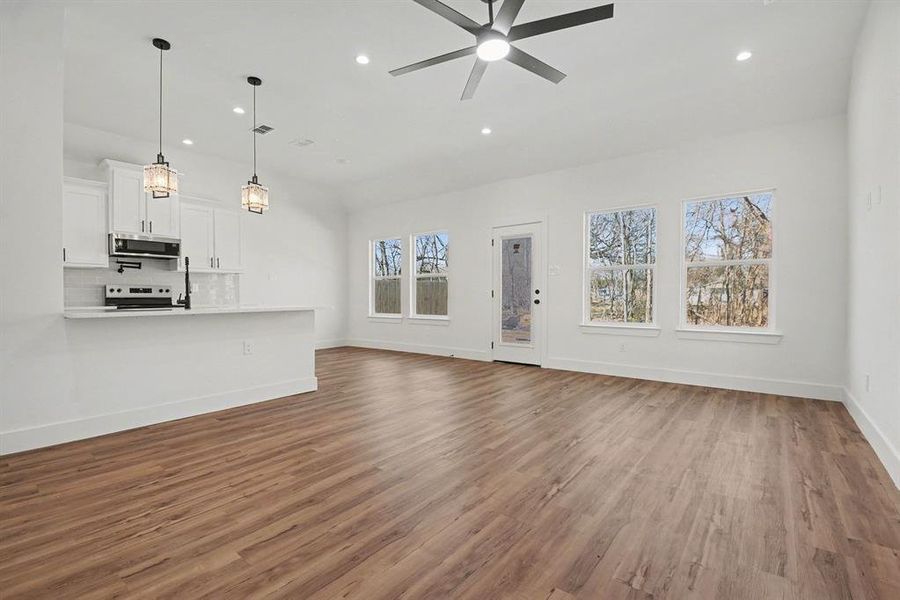 Spacious, unfurnished interior of a new home in , Greenville (Image 13).