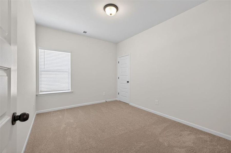 Spacious, unfurnished interior of a new home in Oakmont, Dallas (Image 30).