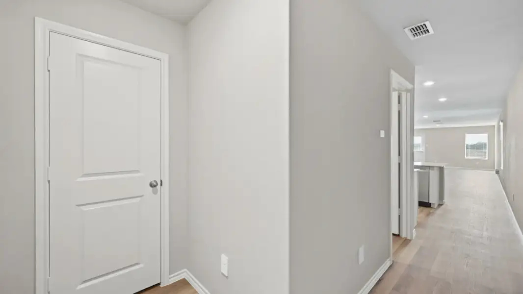 Representative unfurnished interior of a home built from the Caprock by D.R. Horton in Blackbird Estates, Mineral Wells (Image 26).
