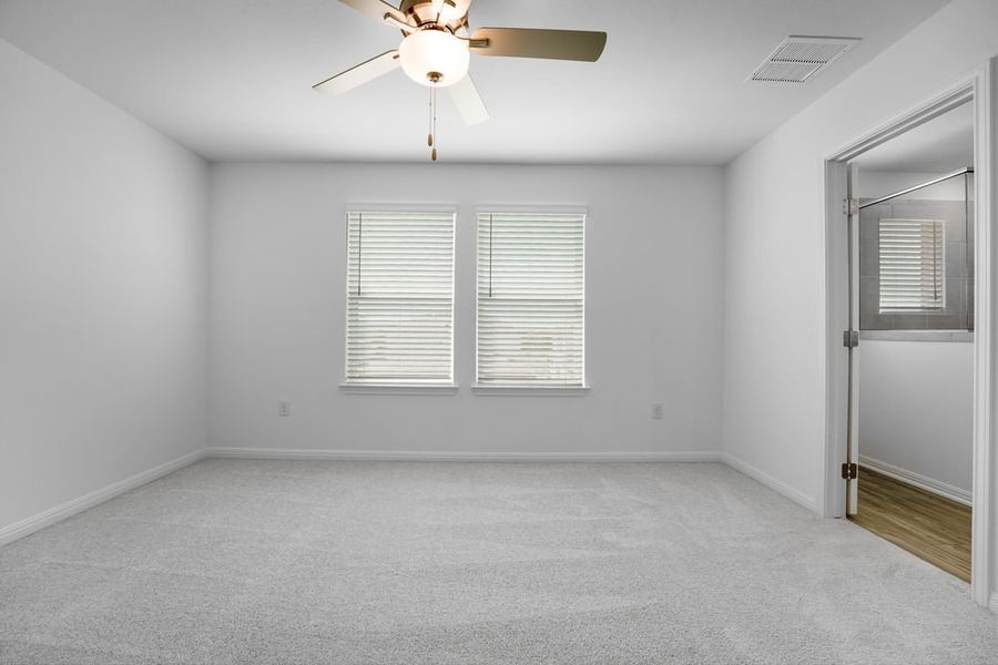 Spacious, unfurnished interior of a new home in Longview 40s, Del Valle (Image 18).