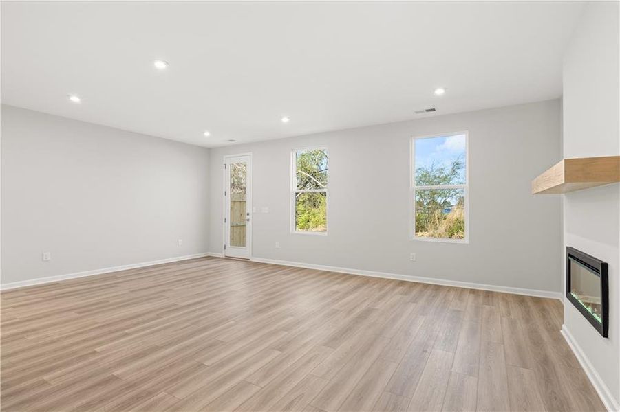 Spacious, unfurnished interior of a new home in Lake Shore, Winder (Image 19).