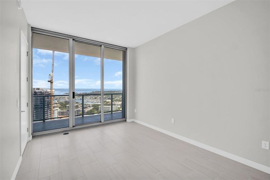 Spacious, unfurnished interior of a new home in , St. Petersburg (Image 62).
