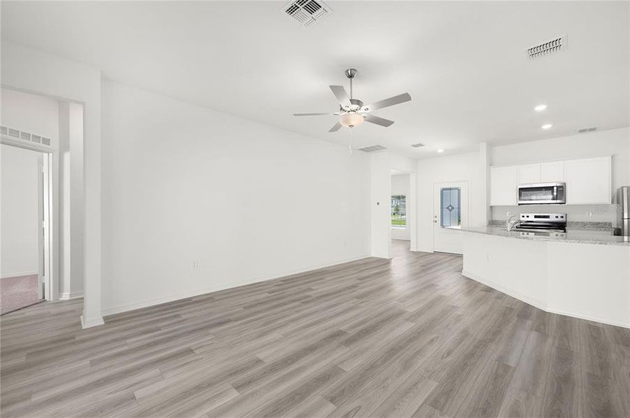 Spacious, unfurnished interior of a new home in Tula Parc, Astatula (Image 8). Spacious, unfurnished interior of a new home in Tula Parc, Astatula (Image 8).