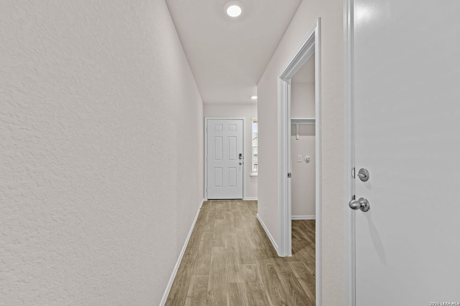 Spacious, unfurnished interior of a new home in Applewood, San Antonio (Image 9).