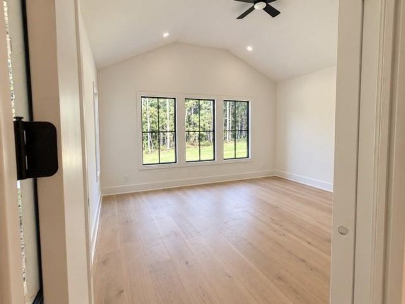 Spacious, unfurnished interior of a new home in , Bethlehem (Image 29).