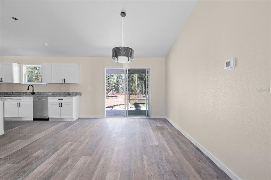 Spacious, unfurnished interior of a new home in , Dunnellon (Image 9).